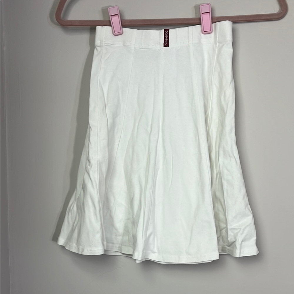 Hard tail skirt